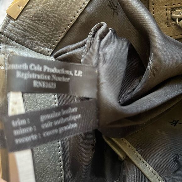 Kenneth Cole Handle It Over  Leather Black shoulder large Bag. - Picture 16 of 16